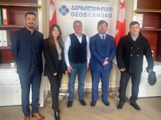 E6E2591F-7D9F-44B1-AEB4-3550FE3DA6BF